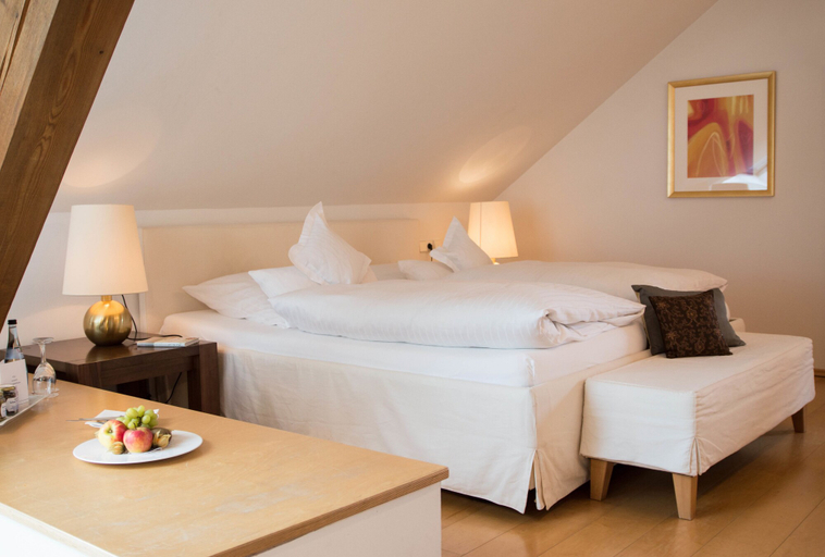 Bedroom 2, Hotel Restaurant Vinothek Lamm, Calw