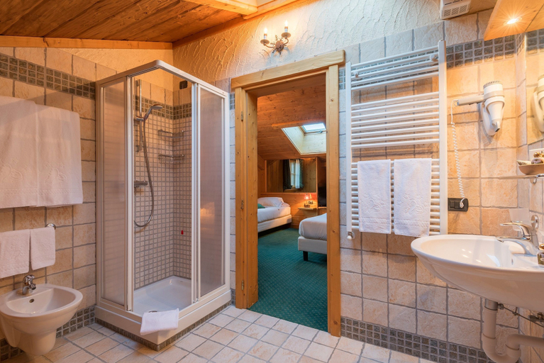Bathroom 5, Park Chalet Village, Sondrio