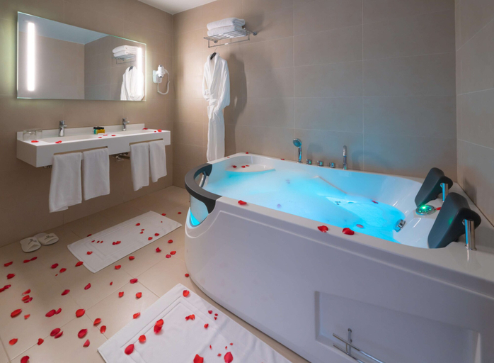 Bathroom 3, Golden Tulip Royaume, Les Eucalyptus