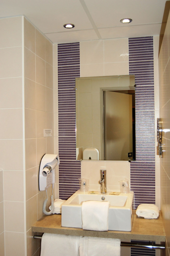 Bathroom 4, Hotel Coutances Cositel, Manche