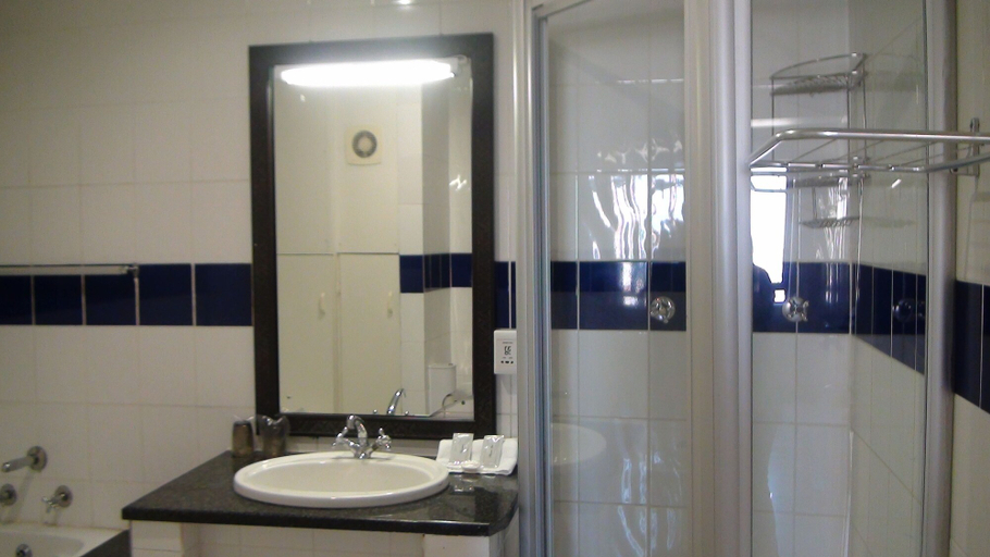 Bathroom 3, Grange Gardens Hotel, eThekwini