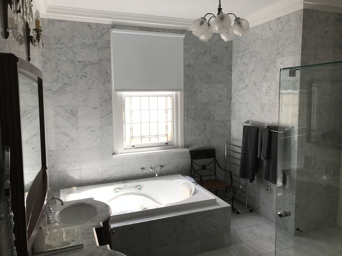 Bathroom 4, Freeman On Ford, Indigo - Pt A