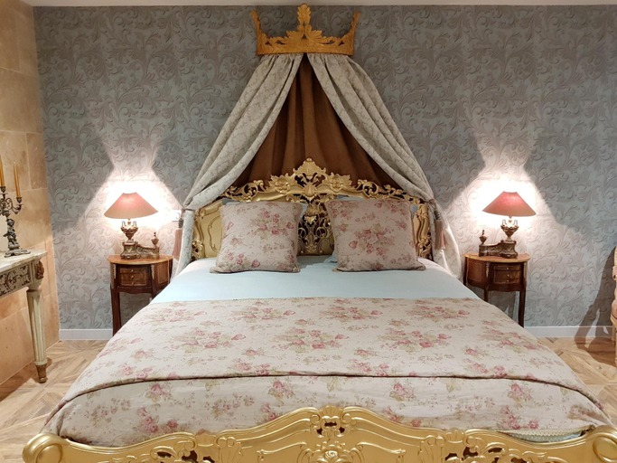Bedroom 2, Château des Périchons, Loire
