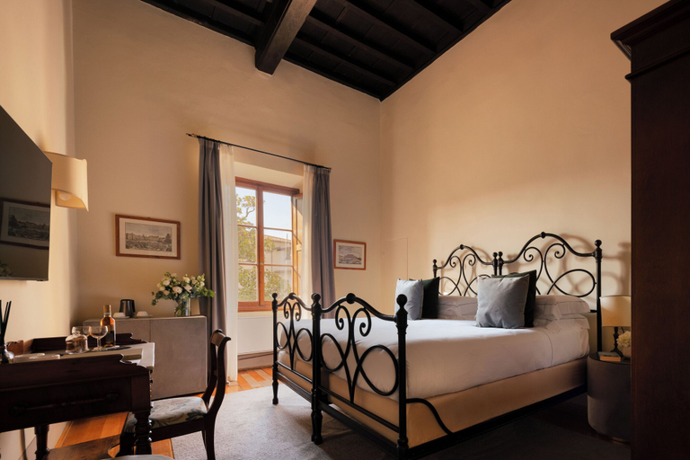 Bedroom 3, Loggiato dei Serviti, Florence