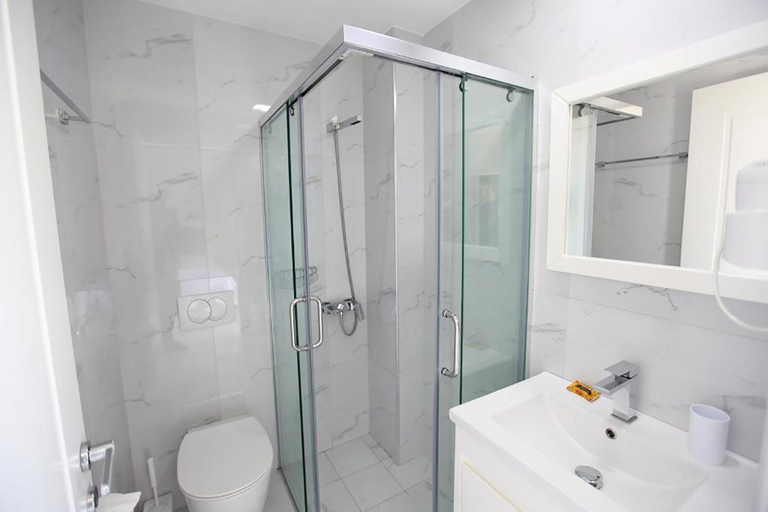 Bathroom 4, Hotel Mare, Sarandës