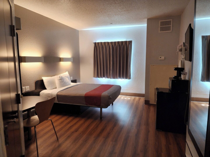 Bedroom 3, Motel 6 Biloxi Beach, Harrison