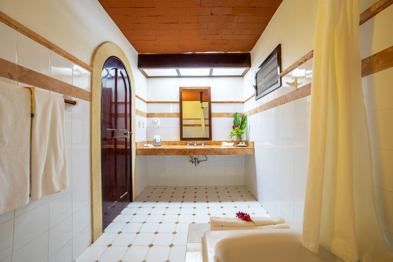 Bathroom 4, Hotel Chichen Itza, Tinúm