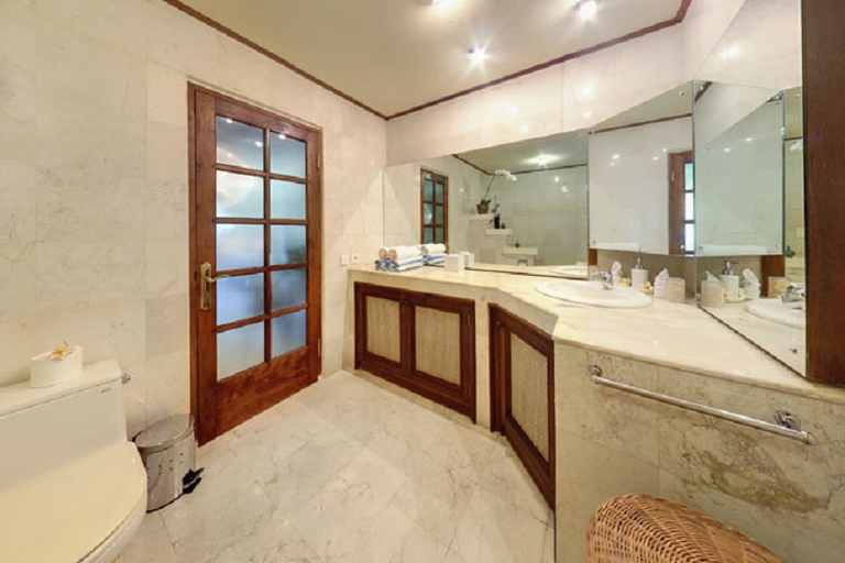 Bathroom 5, Villa Senyum, Badung