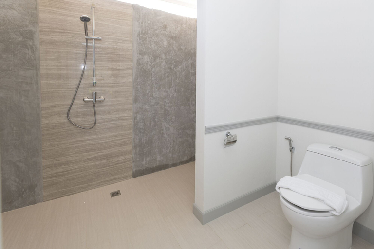 Bathroom 4, Tamara Resort Bangsary, Sattahip