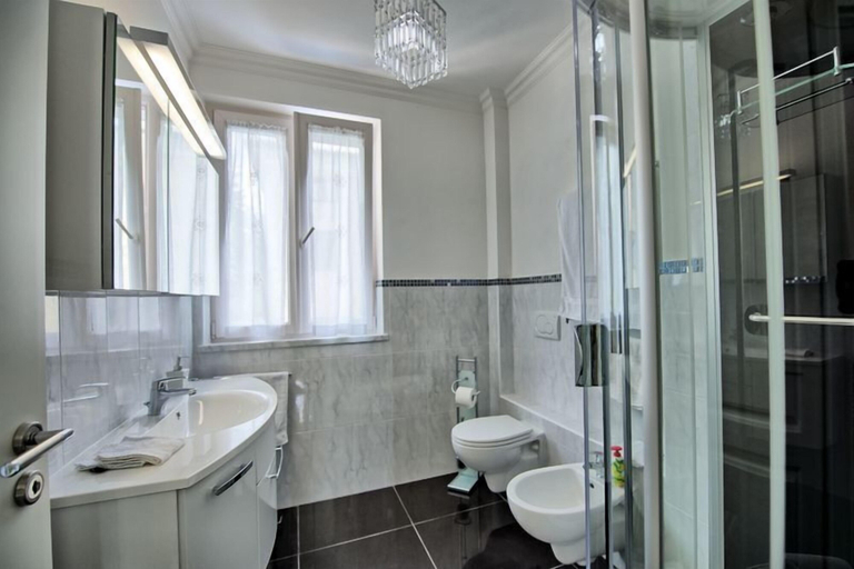 Bathroom 4, Villa Raffaela, Lucca