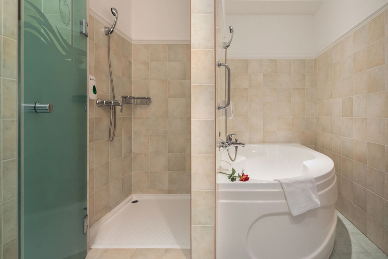 Bathroom 5, Hotel Karos Spa, Nagykanizsai/Zalakaros