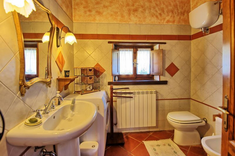 Bathroom, Villa Margherita, Arezzo