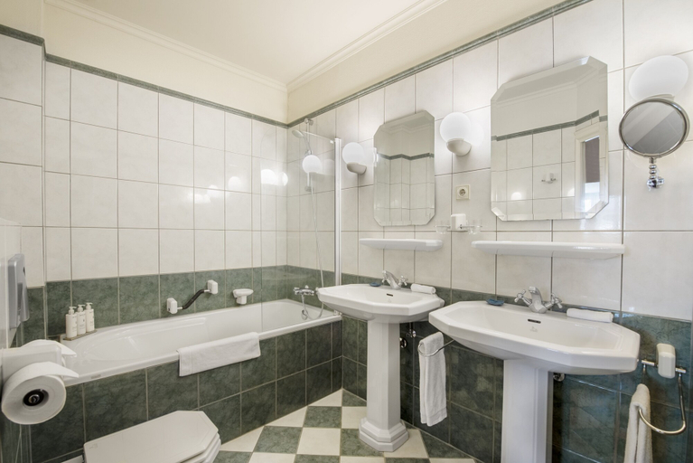 Bathroom 5, Chateau St Gerlach, Valkenburg aan de Geul