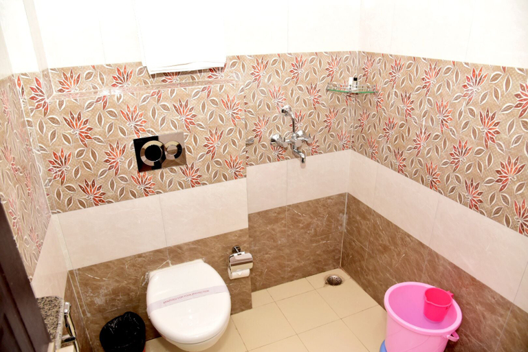 Bathroom 3, Damyanti Hotel And Resort, Nainital