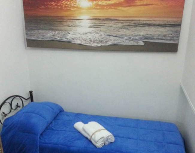 Bedroom 3, Barnaba Edera, Taranto