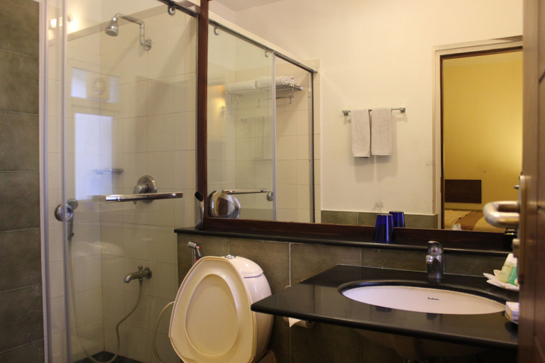 Bathroom 5, jüSTa Indiranagar, Bangalore