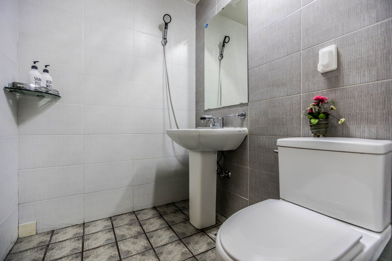 Bathroom 4, Nadia Pension, Jeju