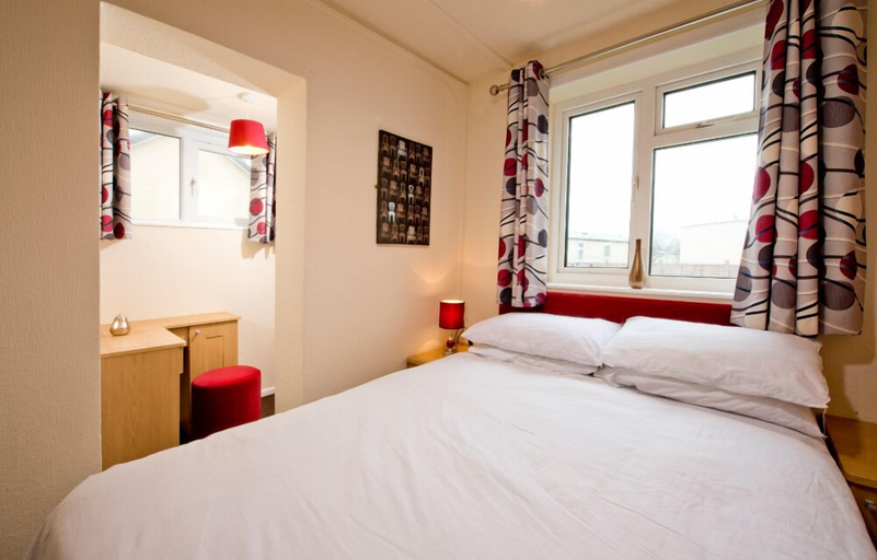 Bedroom 2, Sandy Glade Holiday Park, Somerset
