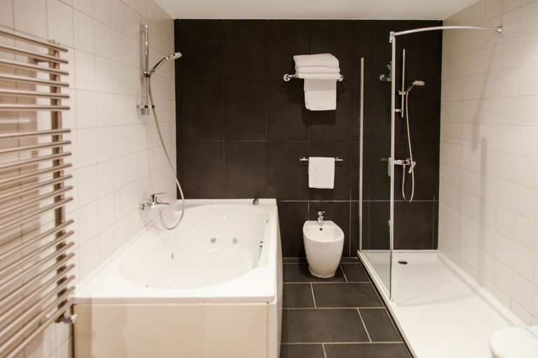 Bathroom 4, Hotel Avenida Coruña, A Coruña