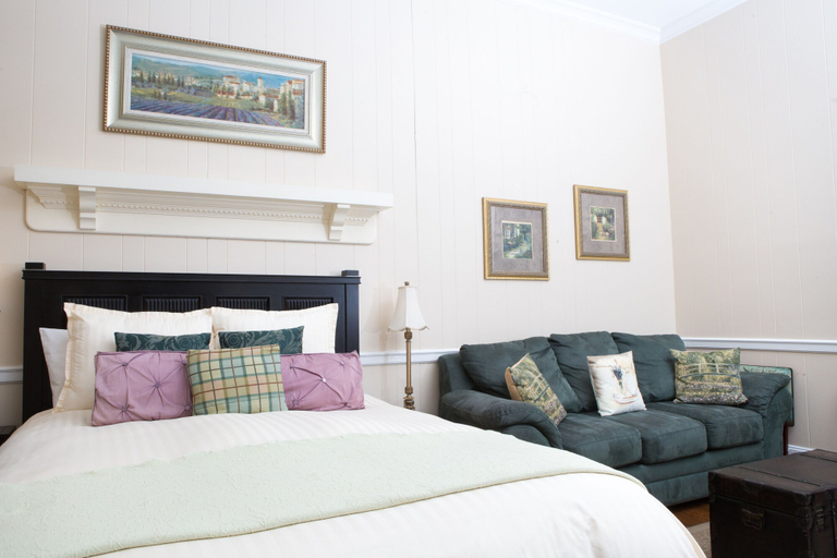 Bedroom 2, Burke Manor Inn & Pavilion, Guilford