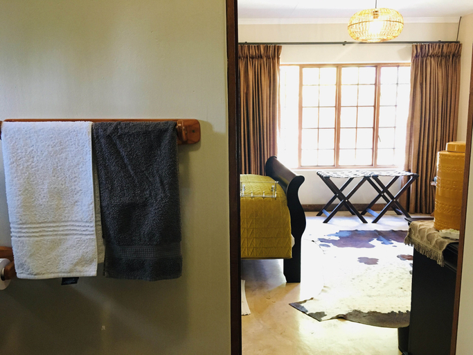 Bedroom 4, Wild Dog Guest Lodge, Mopani