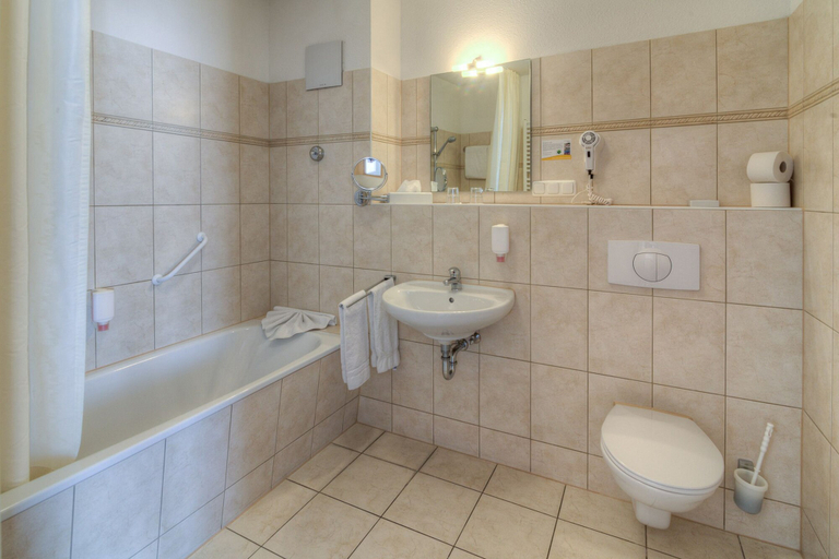 Bathroom 5, Sport- & Vital-Resort Neuer Hennings Hof, Prignitz
