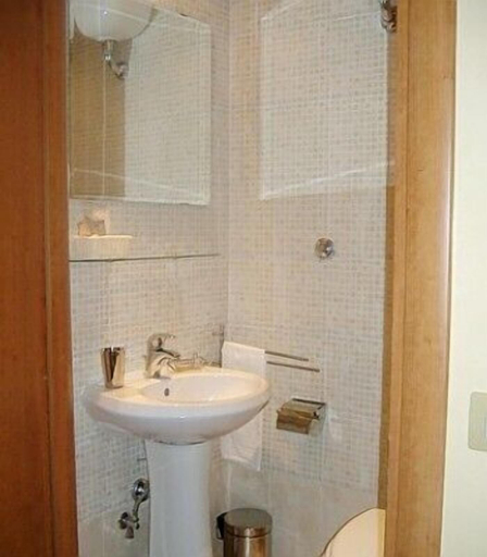 Bathroom 4, Hotel Roi, Rome
