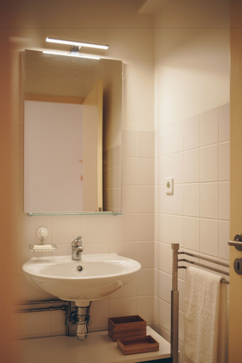 Bathroom 4, Lapa 101 by Soulsharing, Porto