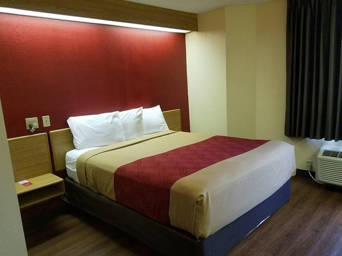 Bedroom 2, Econo Lodge London North, Laurel