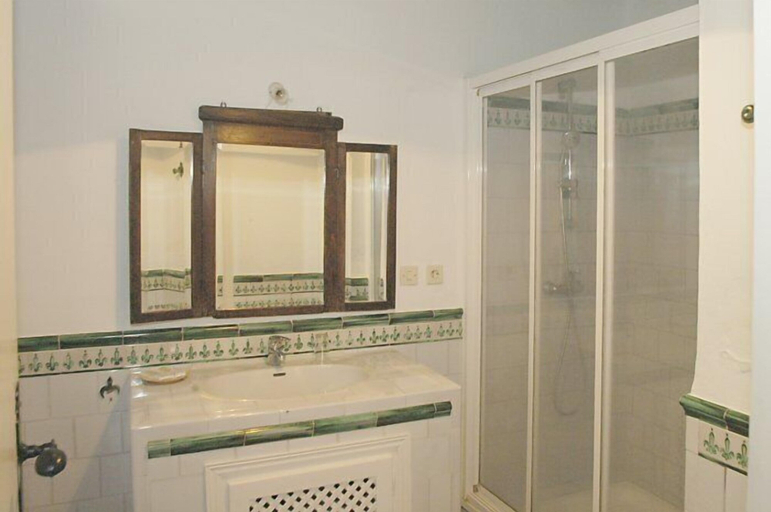 Bathroom, Las Navezuelas, Sevilla