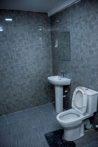 Bathroom 4, House 2 Guest House, Mushin