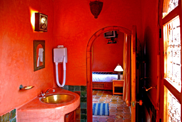 Bathroom 2, Kasbah Isfoula, Ouarzazate