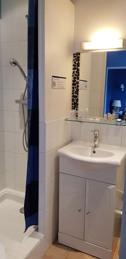 Bathroom 4, Hôtel de la Côte Fleurie, Calvados