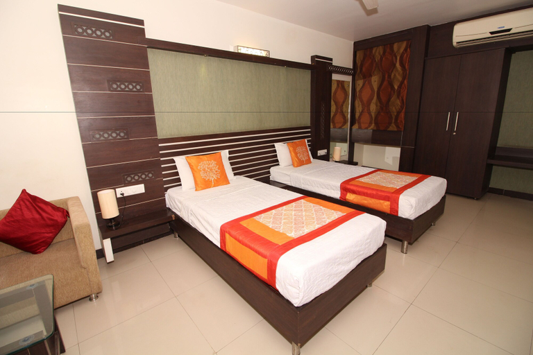 Bedroom 4, Hotel Meera, Raipur