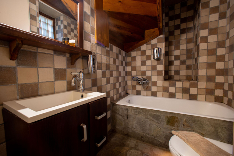 Bathroom, Gefyri Hotel, Epirus