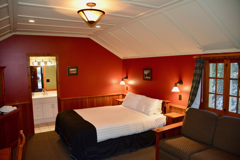 Bedroom 3, Johnston Canyon Lodge and Bungalows, Division No. 15
