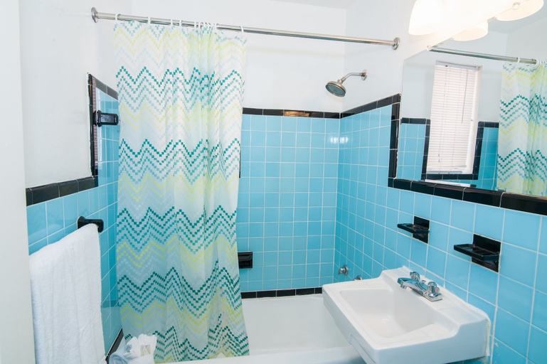 Bathroom 4, Island House South Beach, Miami-Dade