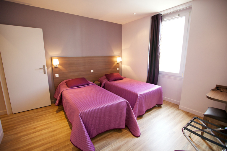 Bedroom 5, Hotel Montchapet, Côte-d'Or