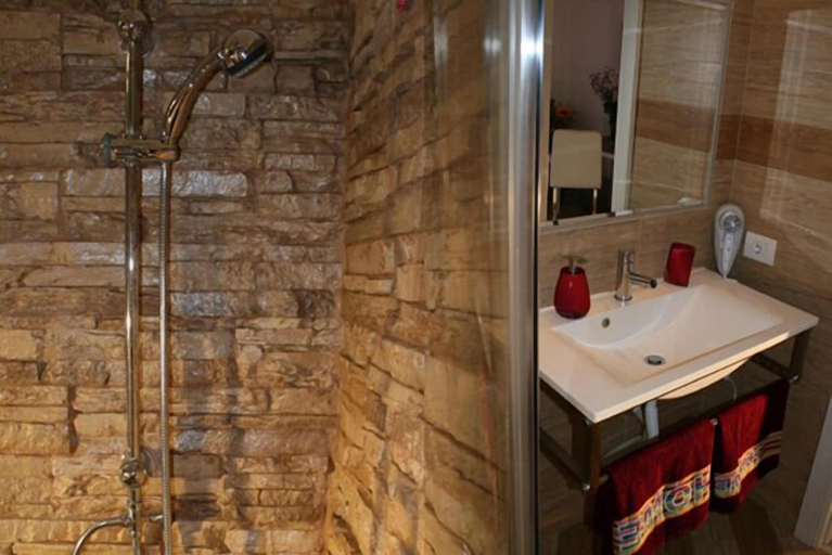 Bathroom 5, B&B SheLisa, Rome