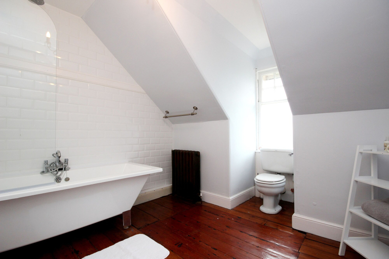 Bathroom 3, Braemount House, Renfrewshire