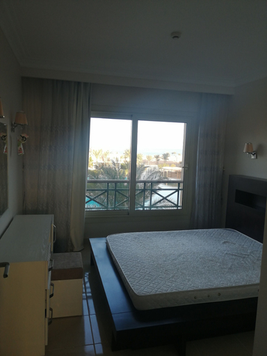 Bedroom, Sea view apartment with private beach, Al-Ghurdaqah