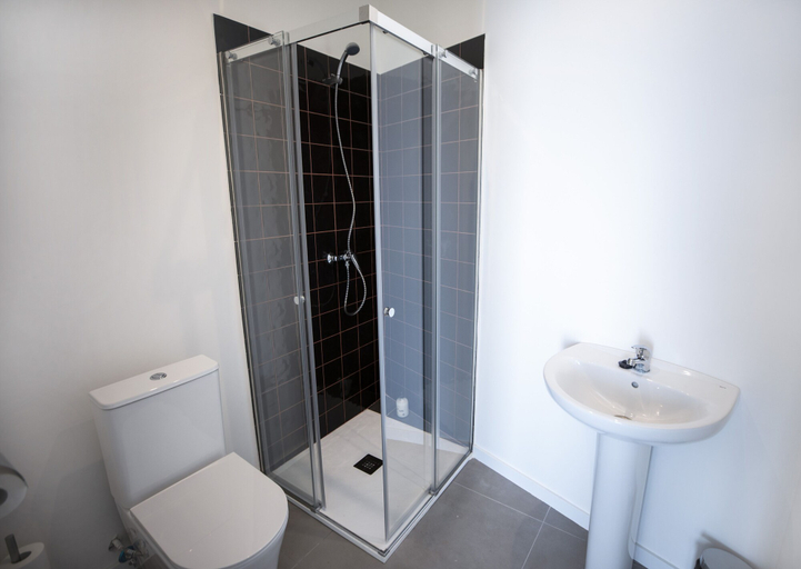 Bathroom 4, Hostel MYD La Latina, Madrid