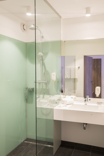 Bathroom 4, COOEE alpin Hotel Kitzbüheler Alpen, Kitzbühel