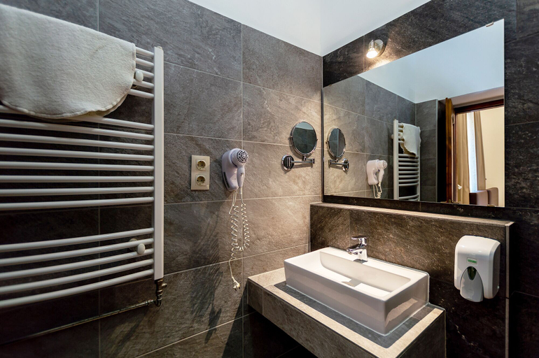 Bathroom 4, Vén Diófa De Lux Panzió, Szeged