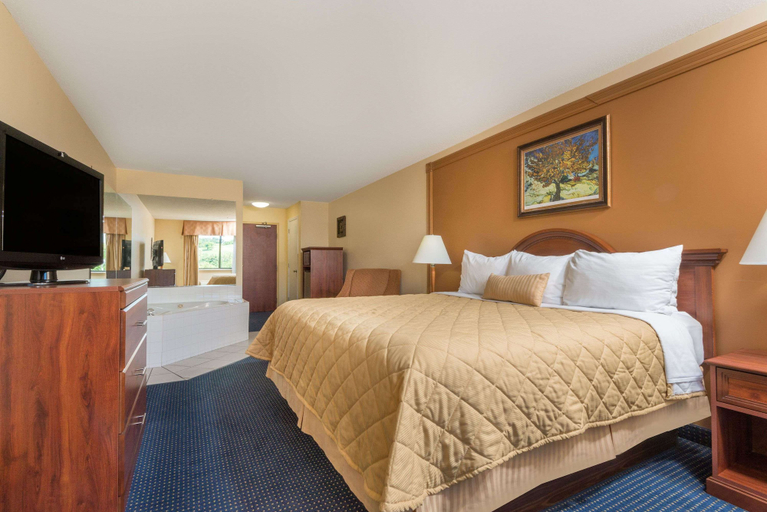 Bedroom 3, Ramada by Wyndham Catlettsburg/Ashland, Boyd