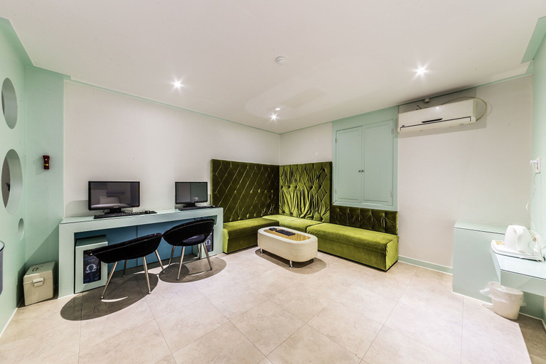 Others 5, In Hotel, Suwon