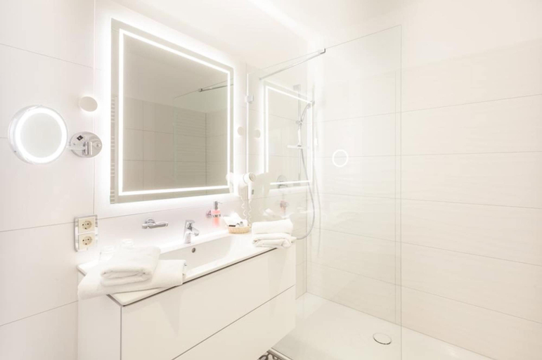 Bathroom 5, Hotel Vier Jahreszeiten Binz, Vorpommern-Rügen