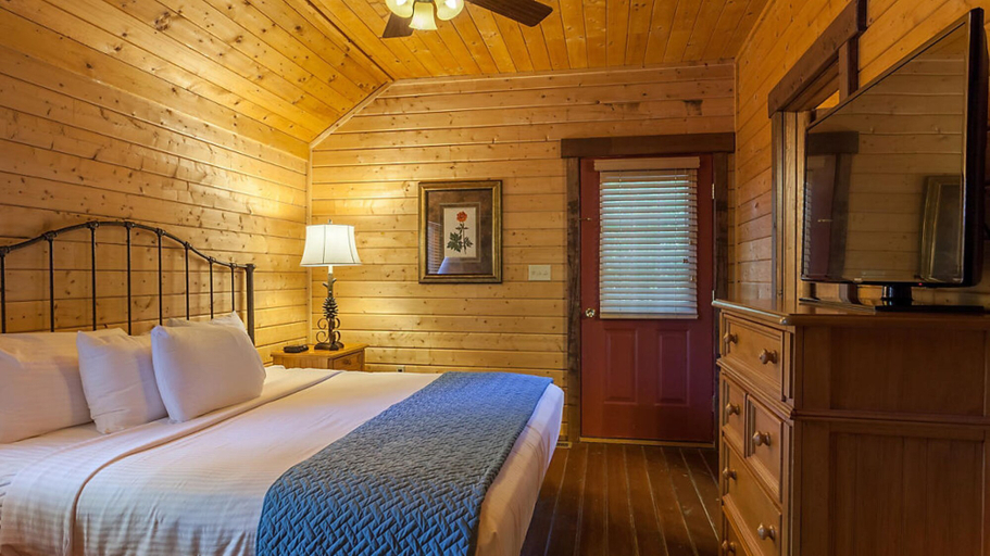 Bedroom 2, Shenandoah Wilderness Traveler, Louisa