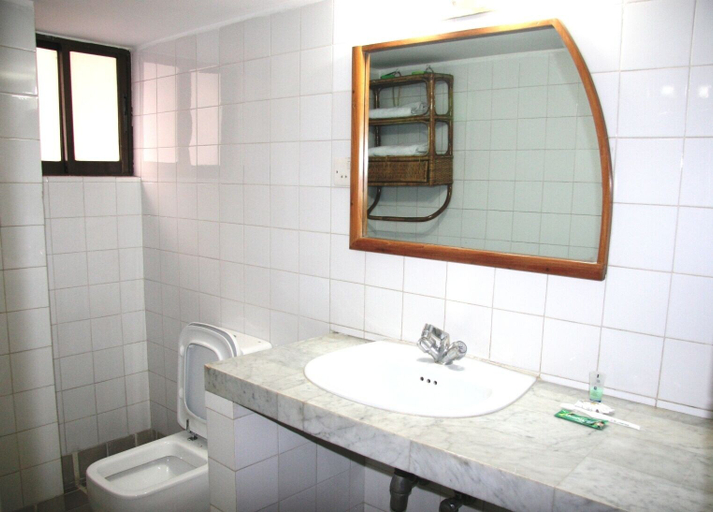 Bathroom, White House Hotel, Dhaka