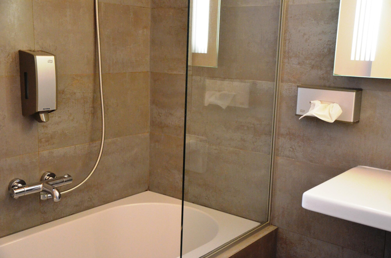 Bathroom 5, Hotel Pantheon Palace by WP Hotels, West-Vlaanderen